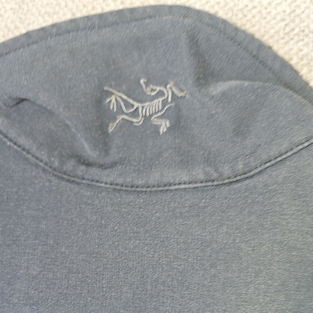 Arc'teryx Two-Tone Blue and Black Vest - Picture 11 of 14